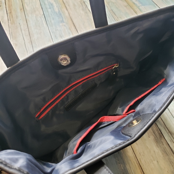 Tommy Hilfiger Purse! - Picture 8 of 16